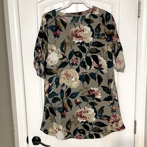 Gray Cream Purple Floral Pattern Dress - Picture 2 of 5